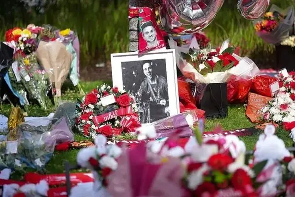 مجسمه یادبود بازیکن فقید لیورپول در آنفیلد ساخته می‌شود