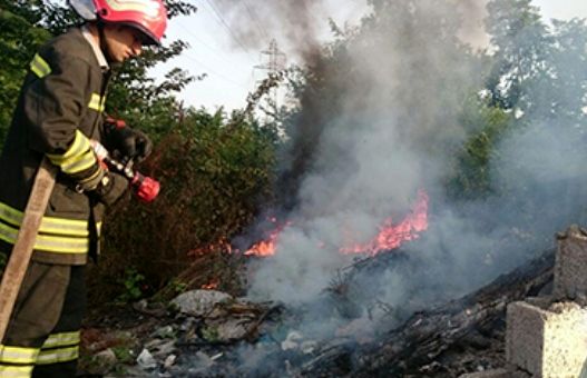 ۱۴ مورد عملیات امداد رسانی و خدمات ایمنی به شهروندان توسط آتش نشانان رشت