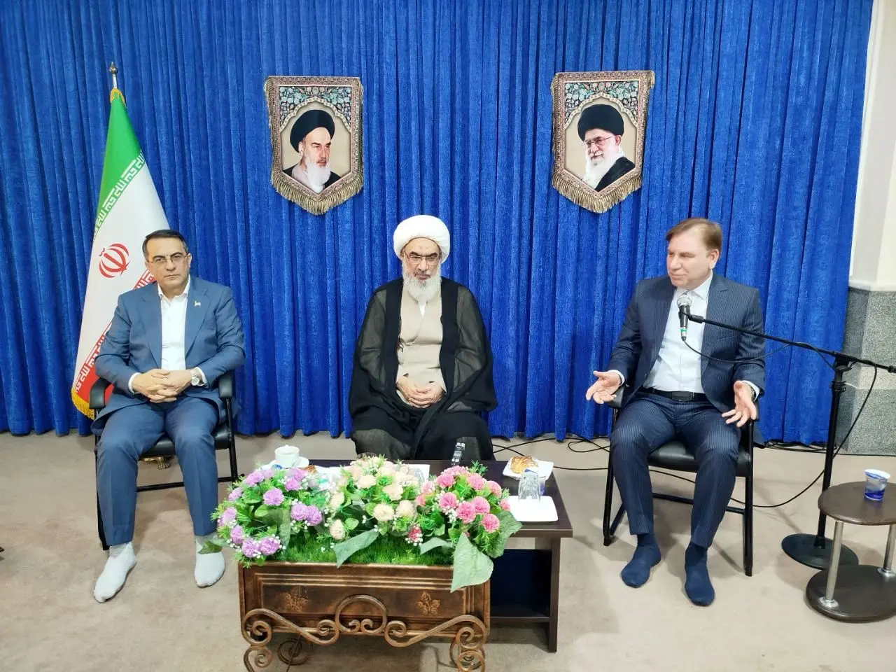 معاون رئیس‌جمهور با نماینده ولی‌فقیه در استان و امام‌جمعه بوشهر دیدار کرد