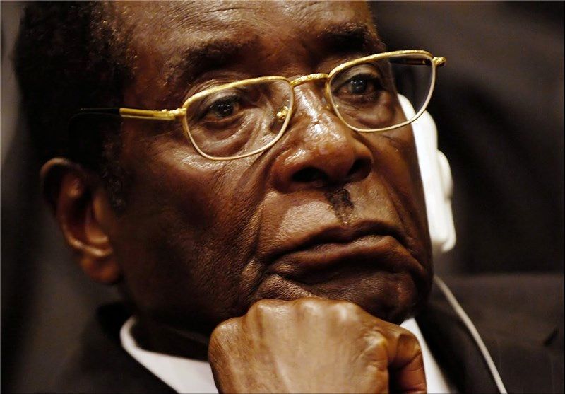 موگابه با درخواست ارتش برای کناره‌گیری از قدرت مخالفت کرد