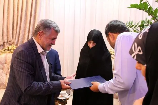 دیدار دبیرکل حزب موتلفه اسلامی با خانواده شهید علی شادمانی