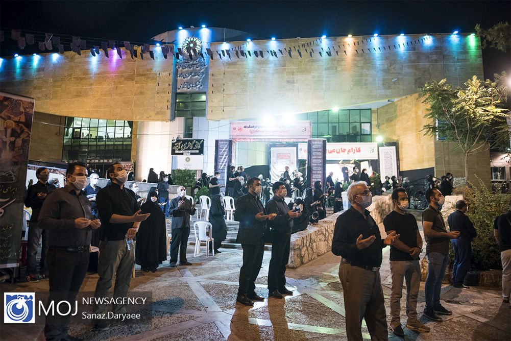 عزاداری شب عاشورای حسینی در محوطه باز فرهنگسرای رسانه