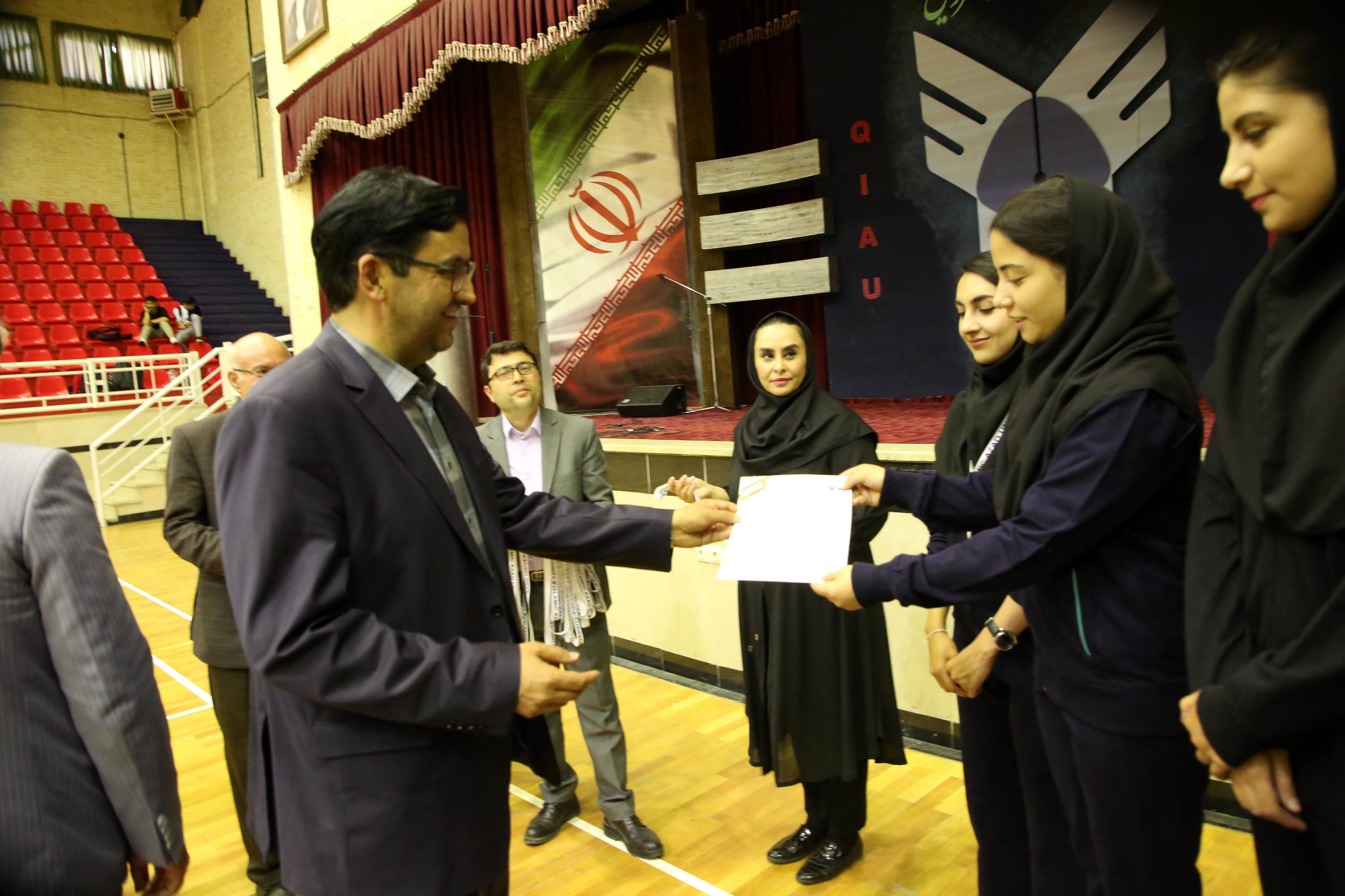 مراسم اختتامیه مسابقات قهرمانی بدمینتون دانشجویان دانشگاه های آزاد اسلامی سراسر کشور