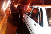 تصادف زنجیره ای ٢٠ خودرو در اتوبان حکیم شرق