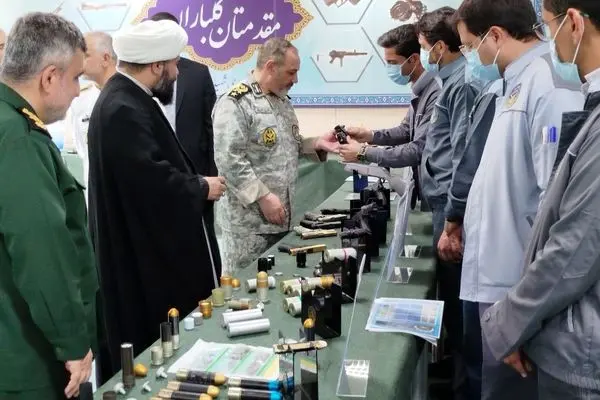 وزیر دفاع از صنایع وابسته به وزارت دفاع در مشهد بازدید کرد