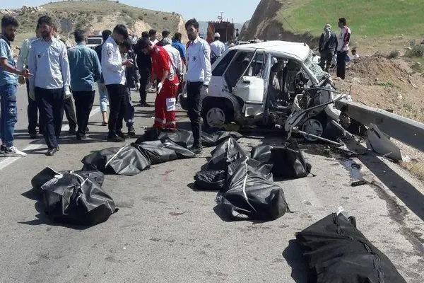 گزارش پلیس راه از تصادف مرگبار جاده‌ای در ایلام با ۸ کشته / تجاوز به چپ خودروی سمند علت تصادف مرگبار در ایلام اعلام شد