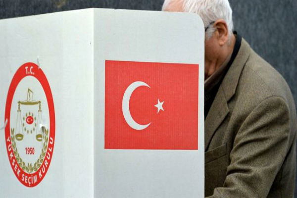 ترکیه در راه دشوار قانونی کردن تغییرات قانون اساسی 