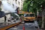 واژگونی جرثقیل ۶۰ تنی در تهران خسارت جزئی به مرکز آموزشی وارد کرد+عکس وفیلم