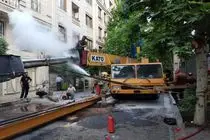 واژگونی جرثقیل ۶۰ تنی در تهران خسارت جزئی به مرکز آموزشی وارد کرد+عکس وفیلم