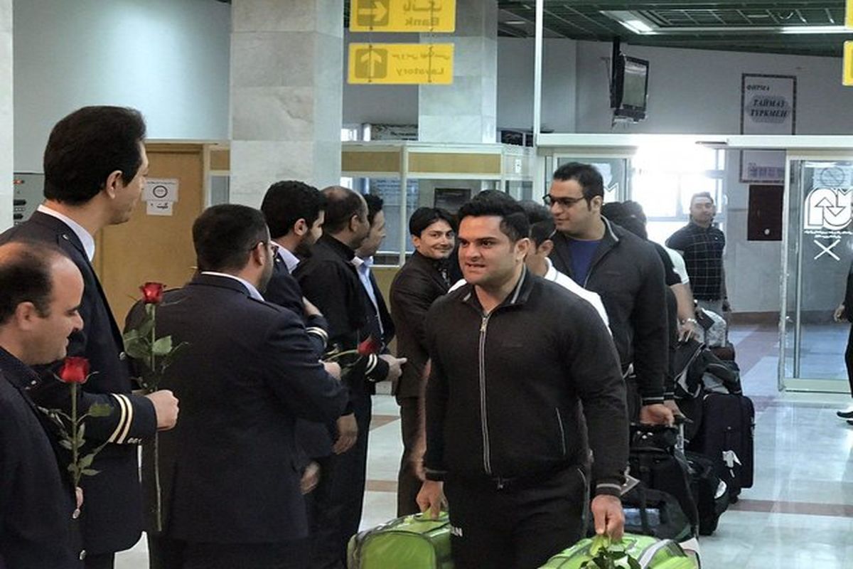 استقبال از تیم ملی وزنه برداری ایران در مرز باجگیران