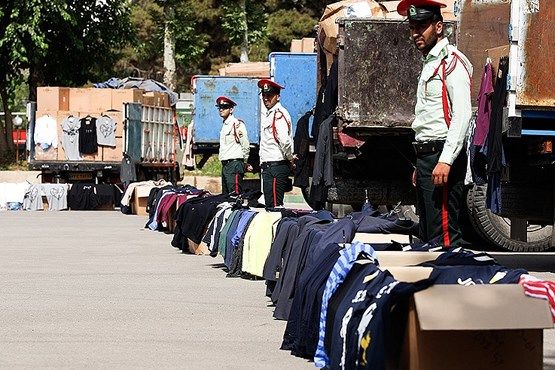 توقیف محموله پوشاک قاچاق در شاهین شهر 