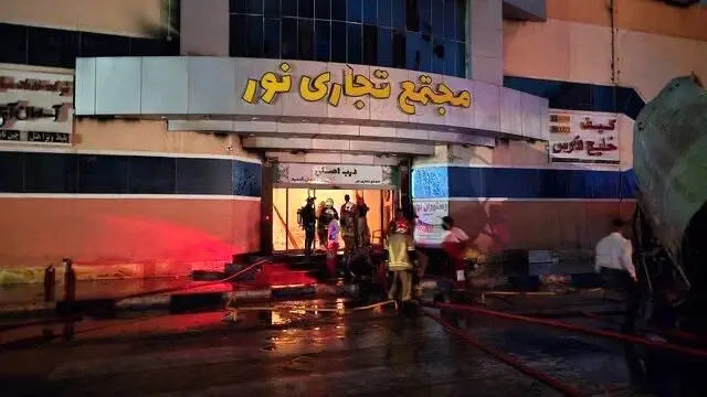 اعزام فوری نیروهای امدادی برای مهار آتش‌سوزی گسترده در مجتمع نور قشم