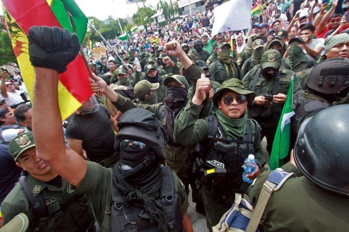 نیروهای امنیتی از اطراف کاخ ریاست جمهوری بولیوی خارج شدند