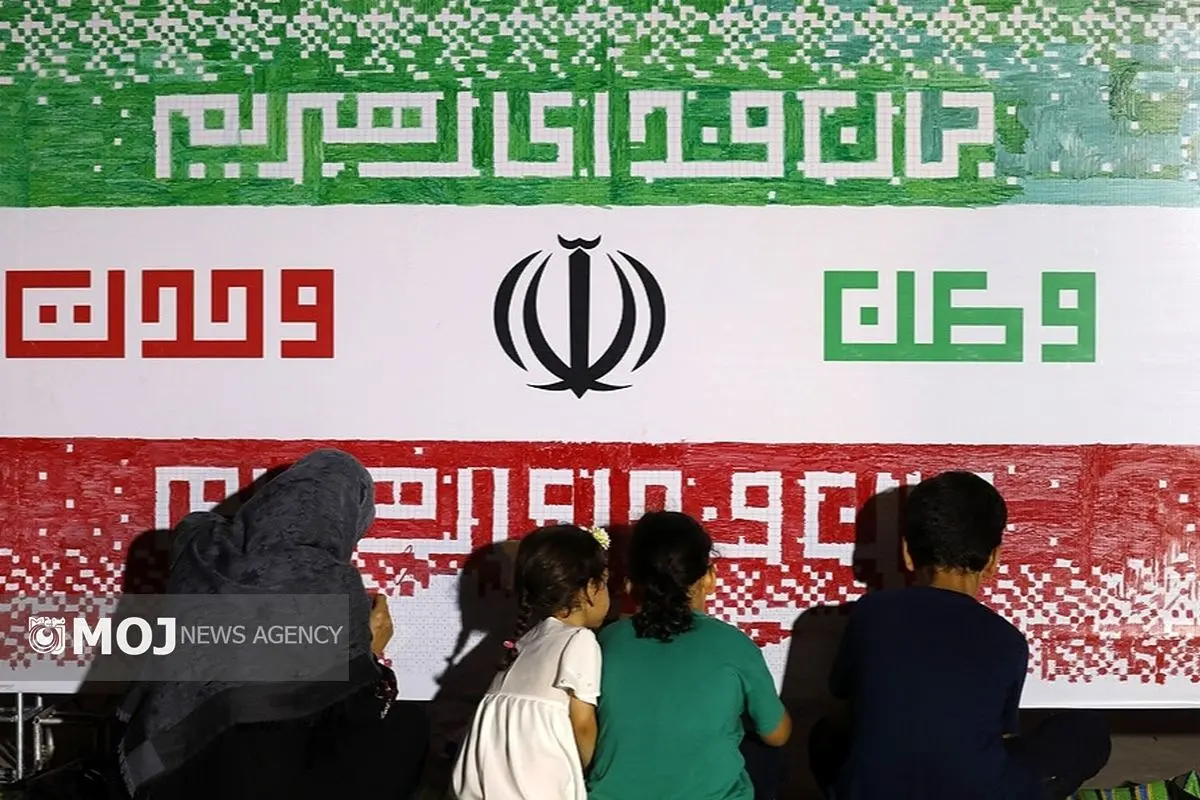  نقاشی متری و رنگ آمیزی پرچم ایران در جزیره کیش +فیلم