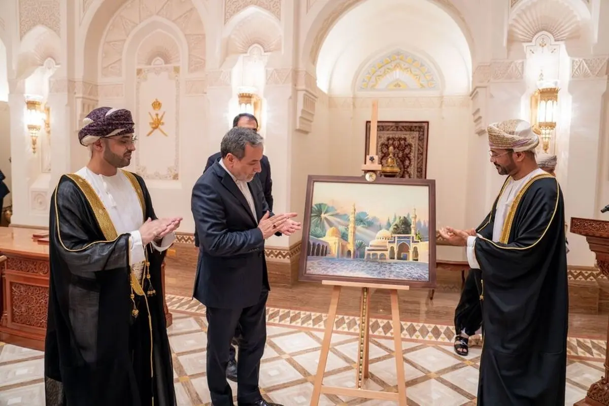 تمبر پستی یادبود همکاری بین جمهوری اسلامی ایران و عمان رونمایی شد