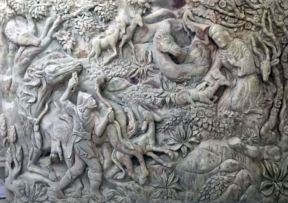 رونمایی از تابلو سنگی برجسته ضامن آهو در نمایشگاه بین المللی