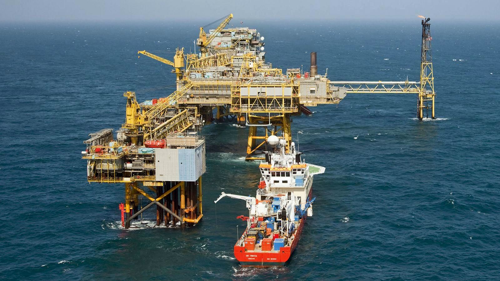 مسئولیت استاندارد تجهیزات صنعت نفت به عهده وزارت نفت است/اجرای 25 درصد قراردادهای صنعت نفت
