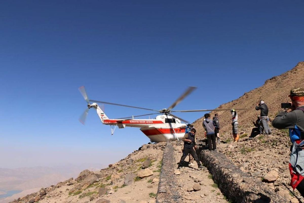 نجات کوهنورد مصدوم در عملیات امداد هوایی سازمان امداد و نجات