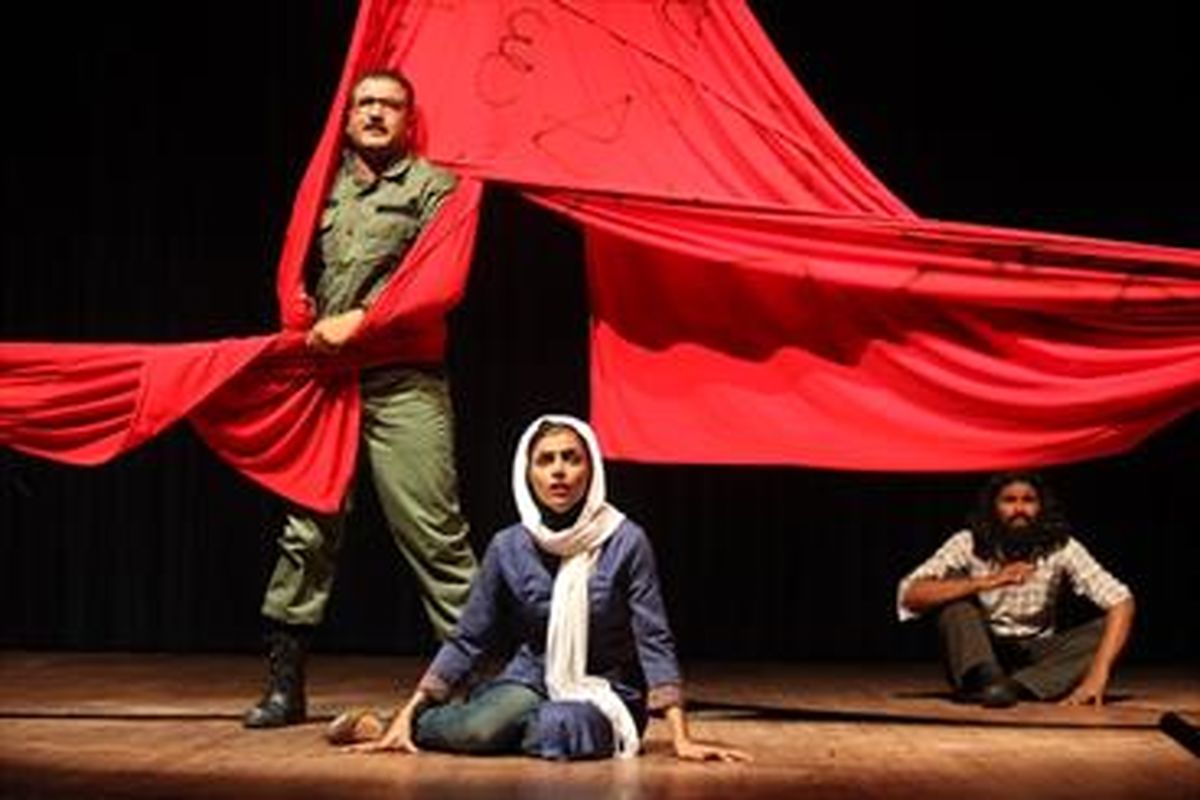 نمایش هیچ در چهاردهمین جشنواره سراسری مهر کاشان به عنوان اثر برگزیده انتخاب شد