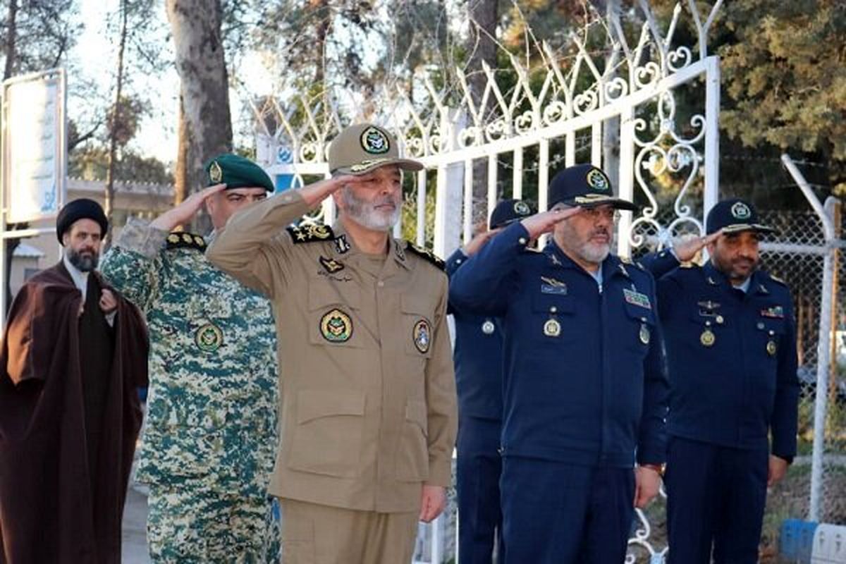 سرلشکر موسوی از پایگاه هوایی شهید دوران شیراز بازدید کرد