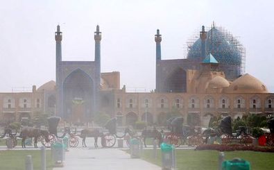 گرد و غبار اصفهان را فرا گرفت / شاخص کیفی هوا 364