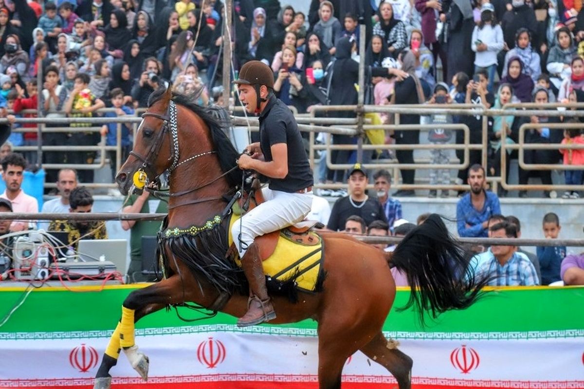 اولین همایش بزرگ اسب سواری در نجف‌آباد برگزار شد