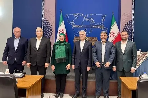 سخنگوی وزارت امور خارجه با نمایندگان هم‌وطنان زرتشتی، آشوری، کلیمی و ارمنی در مجلس دیدار کرد