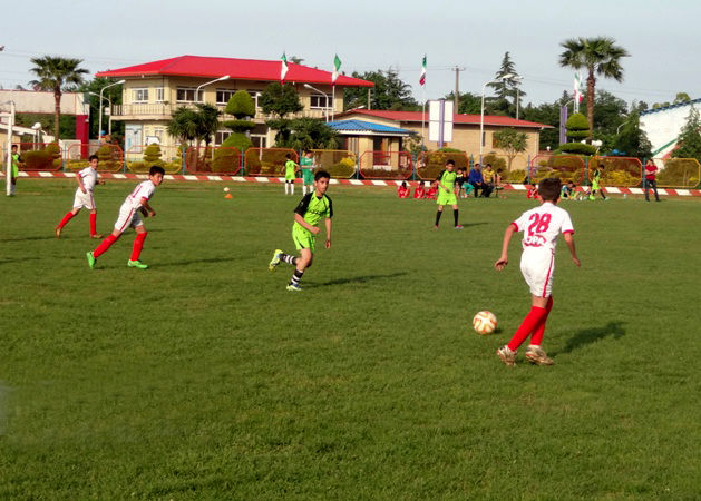 مسابقات فوتبال دانش آموزی کشور در بندرعباس کلید خورد