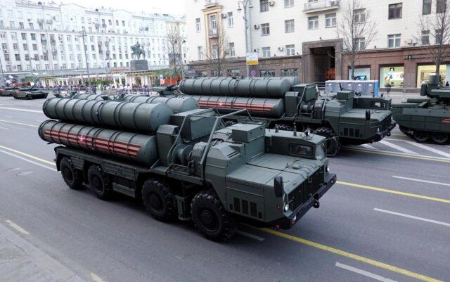 اجزای اولیه سامانه دفاع موشکی اس۴۰۰ روسیه به ترکیه تحویل داده شد