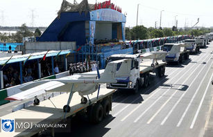 مراسم رژه ارتش جمهوری اسلامی ایران با حضور مقامات کشوری و لشکری آغاز شد