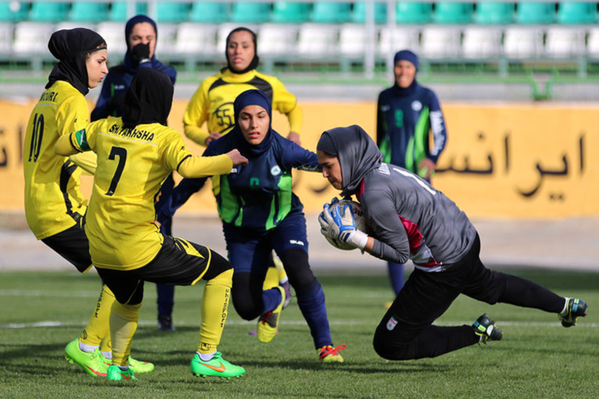 قهرمانی آینده‌سازان در لیگ برتر فوتبال بانوان در صورت پیروزی مقابل بم