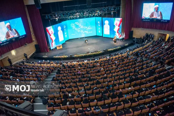 هر زمان نقش زنان در علوم کمرنگ شود جامعه و تمدن رو به افول می‌رود