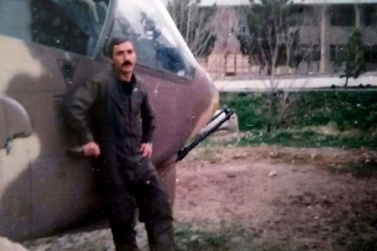 خلبان ارتش با ۱۷ ترکش در بدن شهادت را لبیک گفت