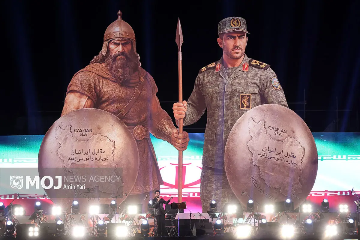 رونمایی از مجسمه «زانو زنندگان برابر ایران»