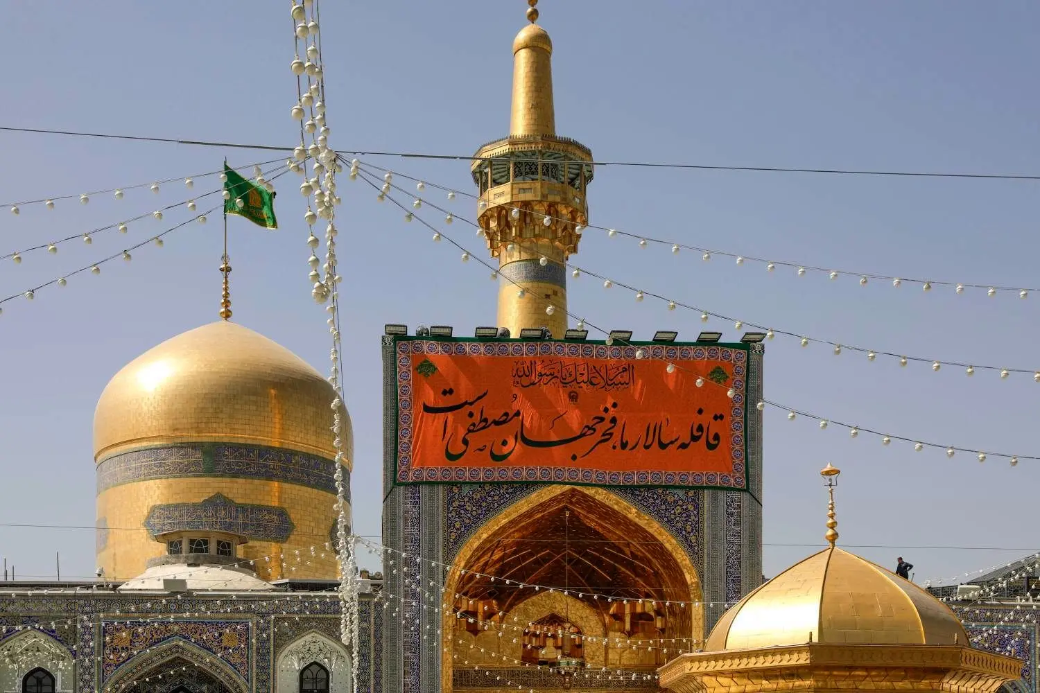 حرم مطهر رضوی در ایام میلاد پیامبر اعظم (ص) چراغانی شد