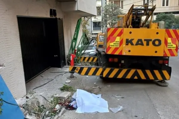 مرگ تلخ اپراتور جرثقیل در حادثه شریعتی/ برخورد با پالت‌های شیشه و دو خودرو