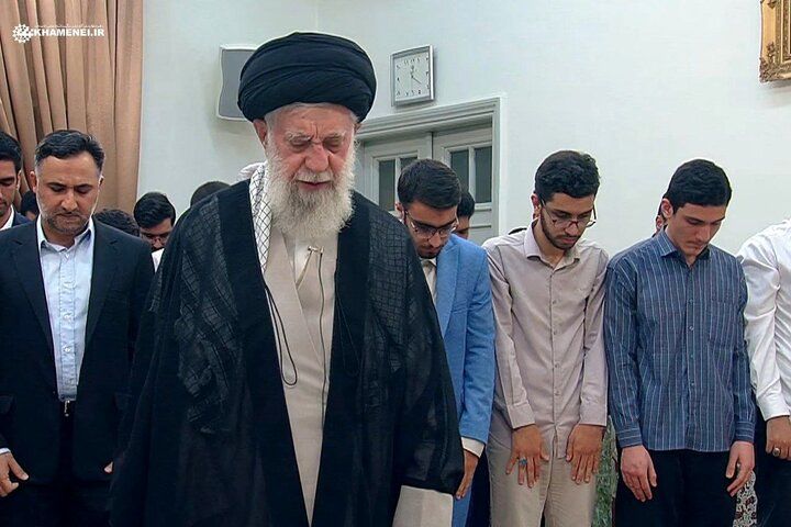 Iranian medalists, elites met with the leader of Islamic Revolution