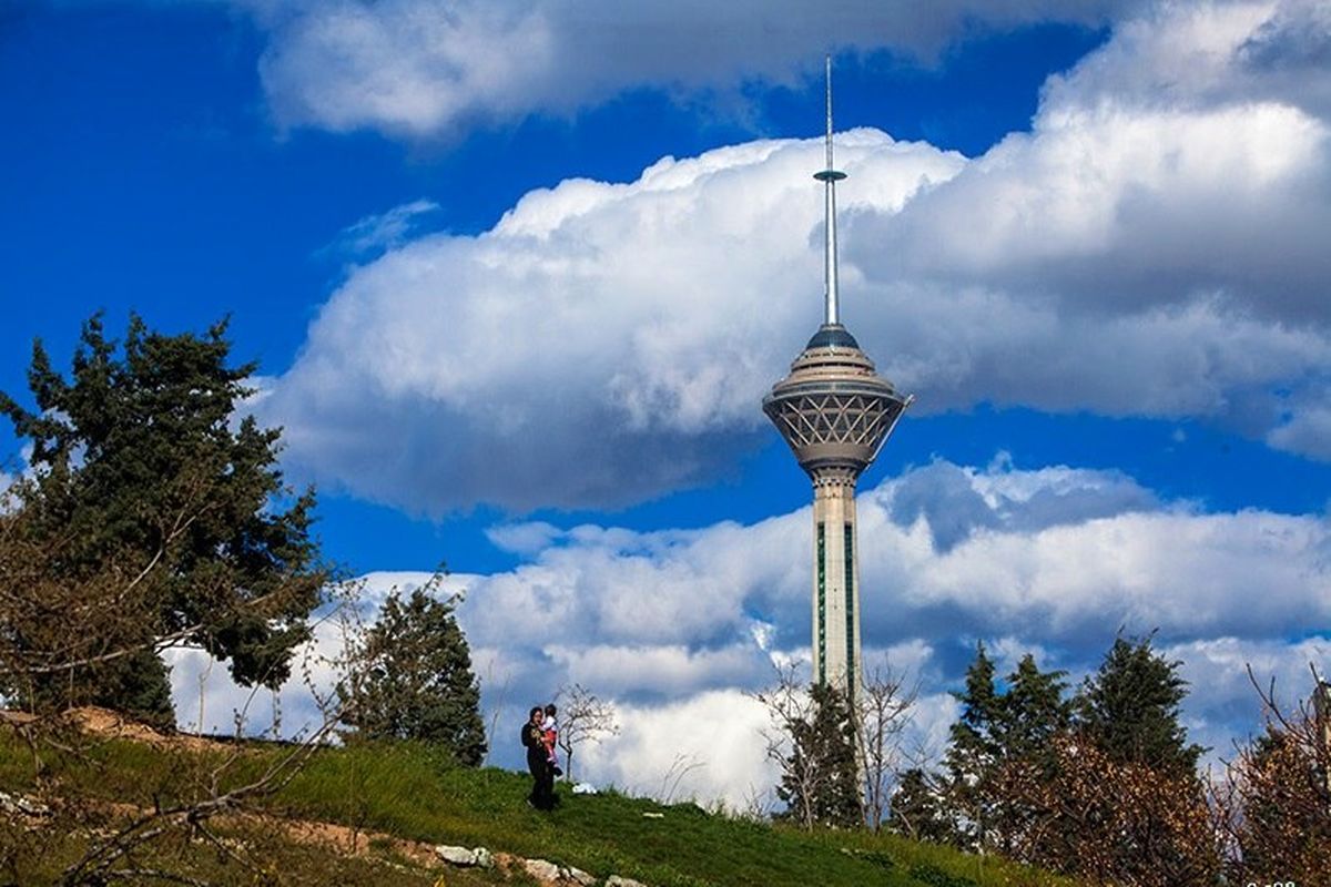 بازدید رایگان دختران از برج میلاد به مناسبت ولادت حضرت معصومه(س)