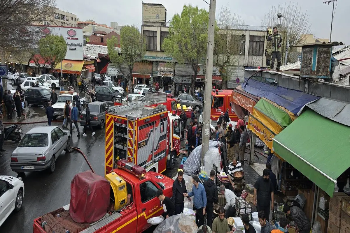 بازار مسقفی در مولوی تهران دچار حریق شد+ فیلم و تصاویر