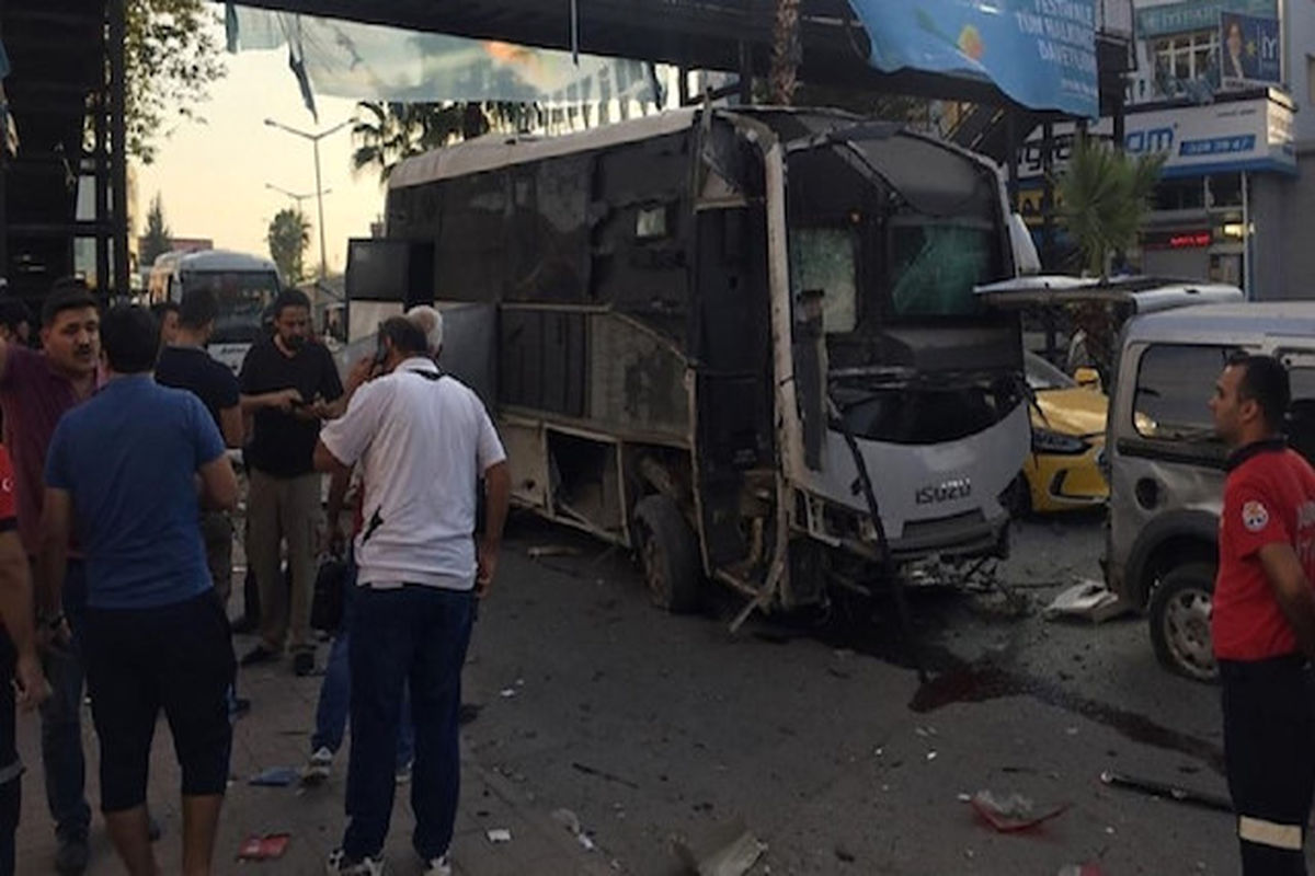 حمله به اتوبوس پلیس ترکیه، 5 مجروح برجا گذاشت