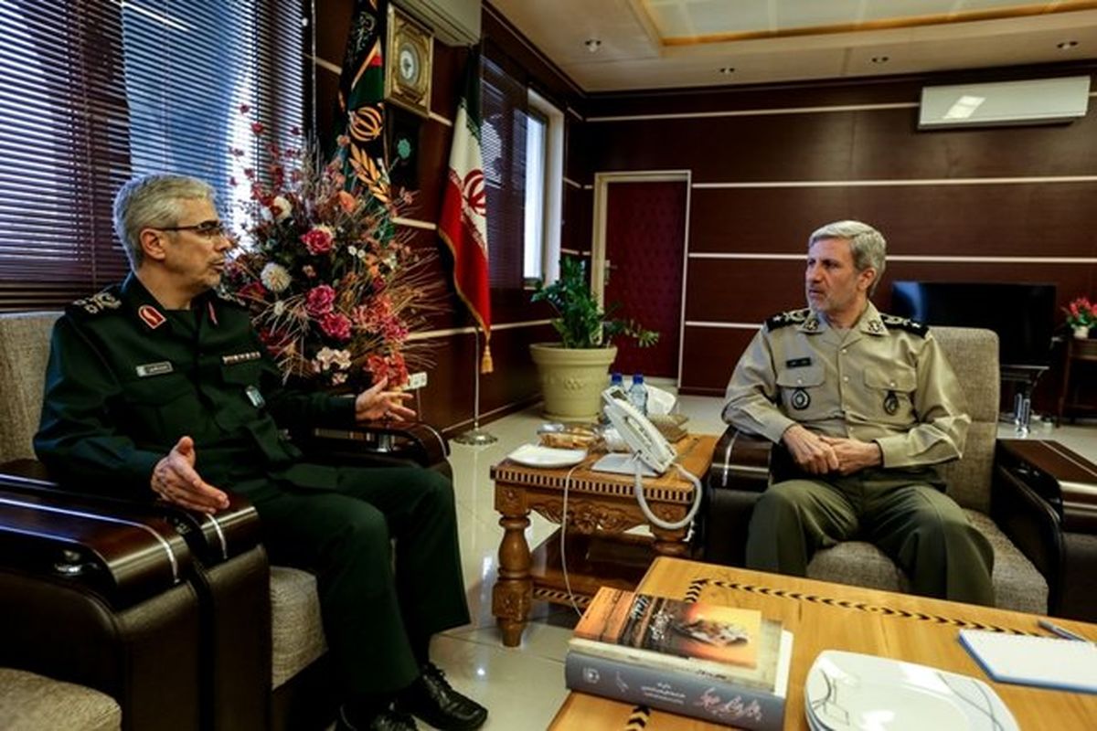 رئیس ستاد کل نیروهای مسلح با وزیر دفاع دیدار کرد