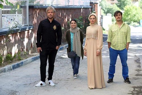 «آیینه بغل»در تهران ادامه دارد/اکران یا حضور فیلم در جشنواره مشخص نیست