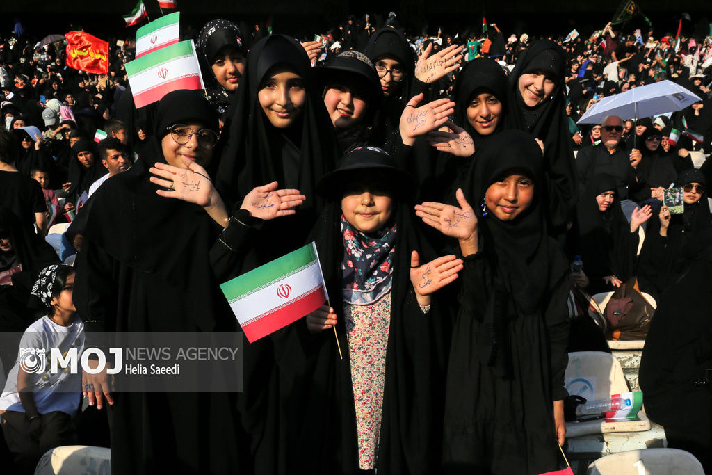 اجتماع ۱۰۰هزار نفری خانوادگی حجاب در ورزشگاه آزادی - 2 
