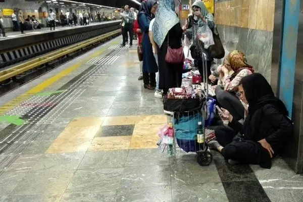 ۲۷۰۰ دستفروش در متروی تهران شناسایی شدند