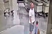 حاوی صحنه دلخراش/ آسیب فرد یهودی به کودک فارسی زبان در فرودگاه مسکو + فیلم