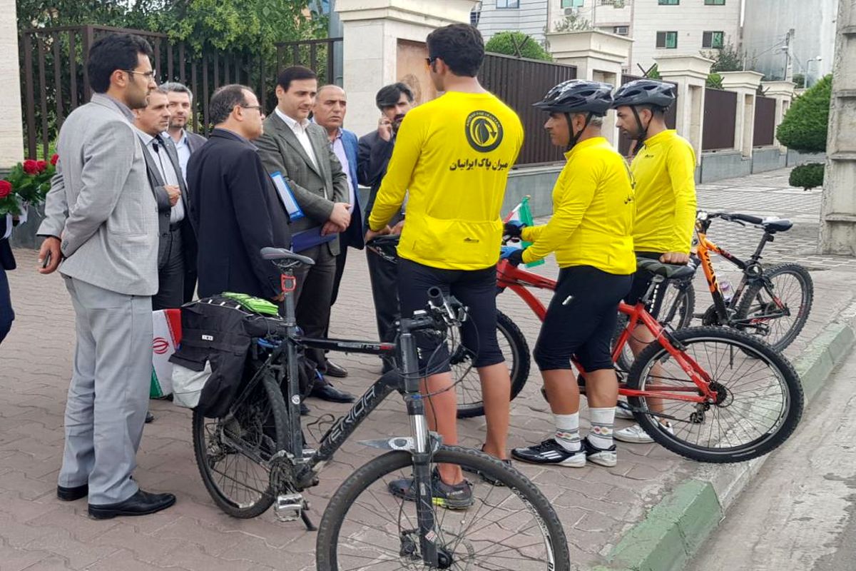 استقبال از دوچرخه سواران مروج حفاظت از دریای کاسپین 