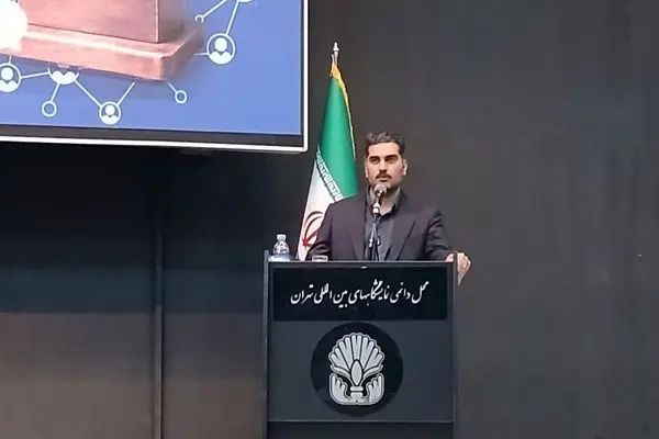 باید به شکل گرفتن اعتماد عمومی به کشور و نظام کمک کرد