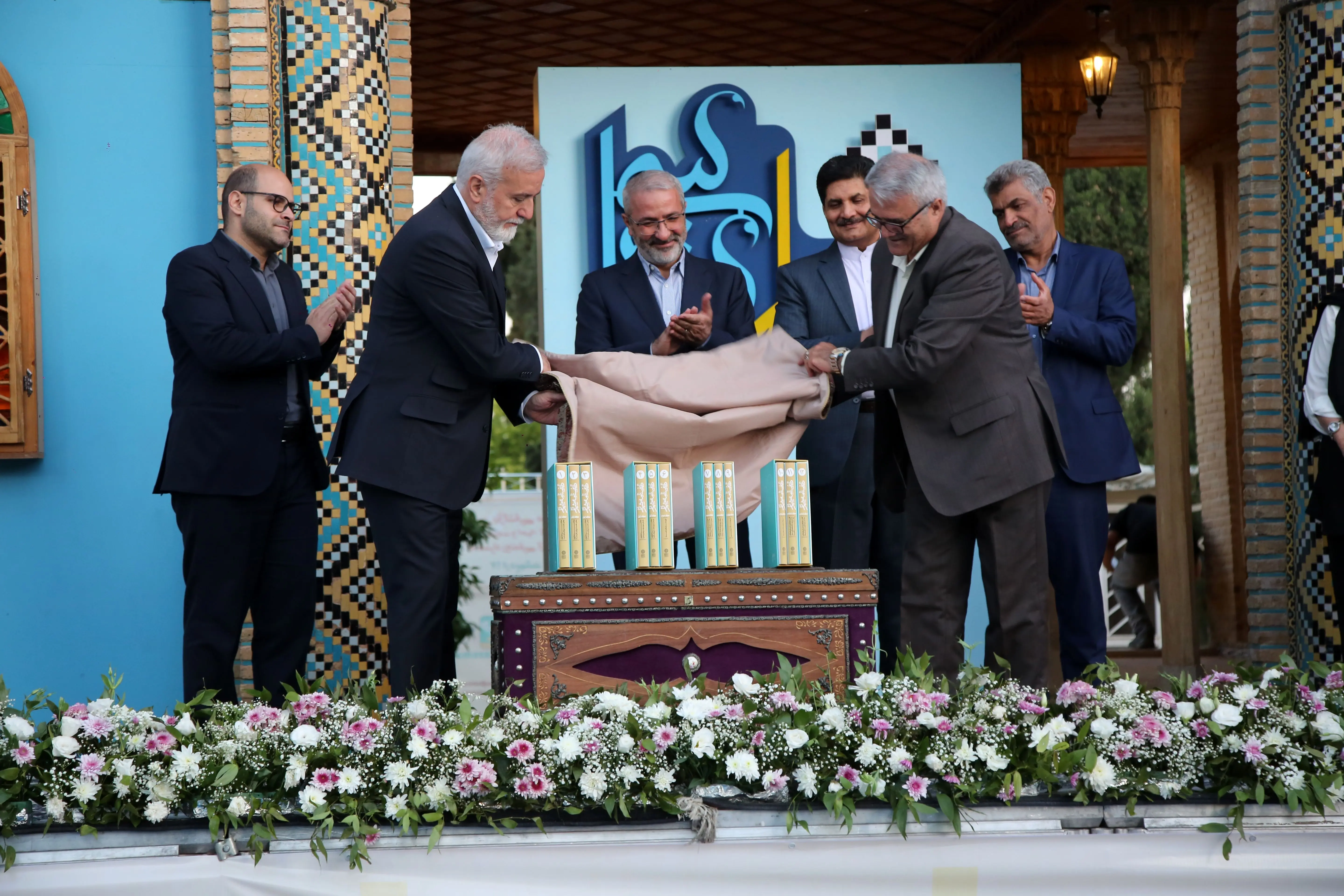 رونمایی از دانشنامه شیراز؛ تلاشی ارزنده برای ثبت تاریخ و فرهنگ شهر