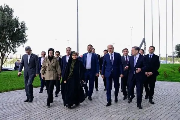 فرزانه صادق و معاون نخست وزیر جمهوری آذربایجان از بندر باکو بازدید کردند
