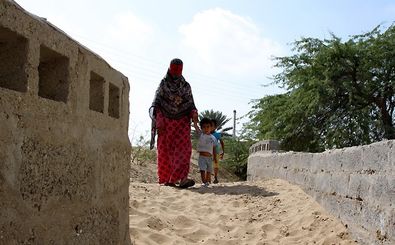 شن‌های روان  اهالی روستاهای سیریک را مجبور به مهاجرت می‌کند/ دفن روستای 150 ساله مقسان زیر شن های روان 